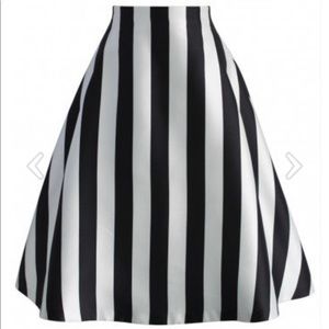 Stripped Black/ White Midi skirt 🐼